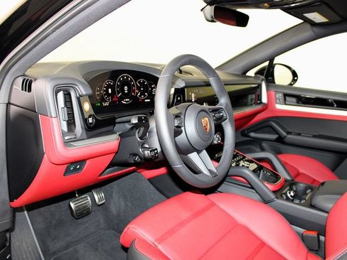 Certified 2026 Porsche Cayenne S AWD/4WD image 5