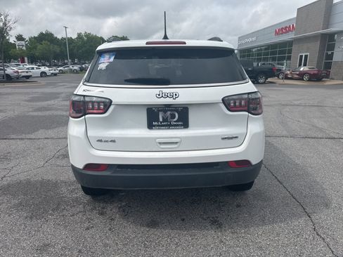 Used 2022 Jeep Compass Latitude AWD/4WD image 6
