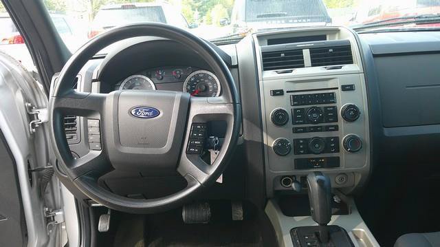 Used 2011 Ford Escape XLT w/ Convenience Group AWD/4WD image 10