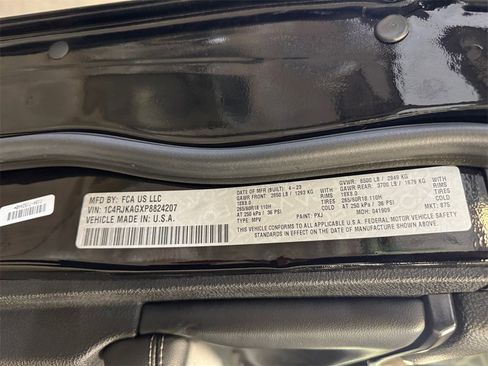 Used 2023 Jeep Grand Cherokee L Laredo image 31