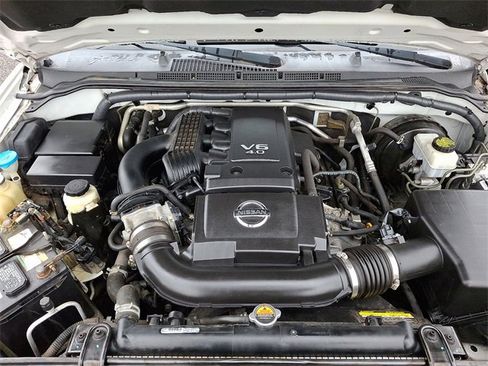 Used 2018 Nissan Frontier PRO-4X image 26