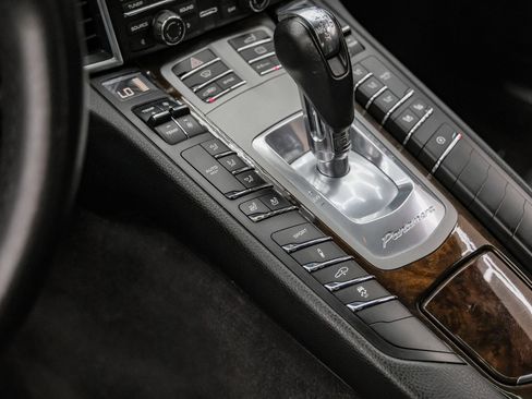 Used 2014 Porsche Panamera S image 25