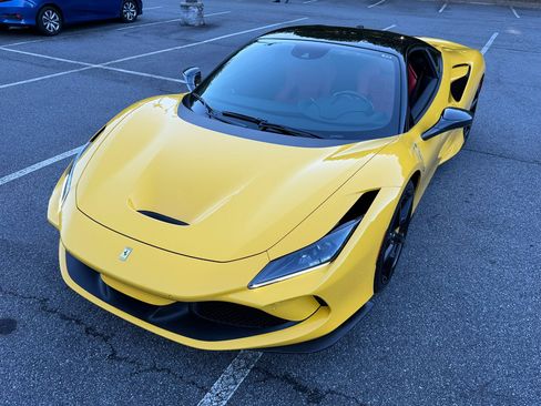 Used 2021 Ferrari F8 Tributo image 36