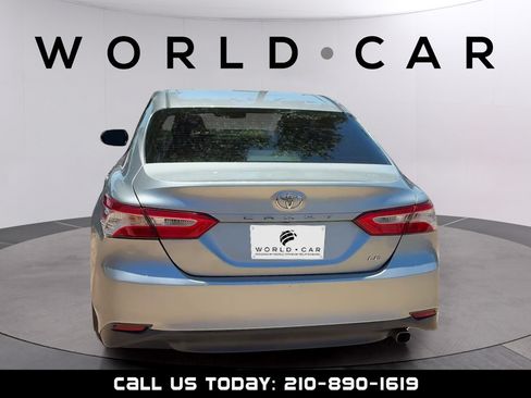 Used 2018 Toyota Camry LE w/ Convenience Package FWD image 4