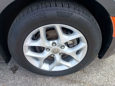 Used 2017 Chrysler Pacifica Touring-L Plus w/ Tire & Wheel Group FWD image 10