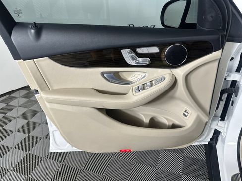 Certified 2022 Mercedes-Benz GLC 300 image 10