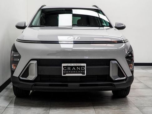 Used 2025 Hyundai Kona SEL image 4