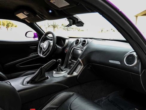Used 2013 SRT Viper GTS w/ GTS Laguna Interior Pkg image 13