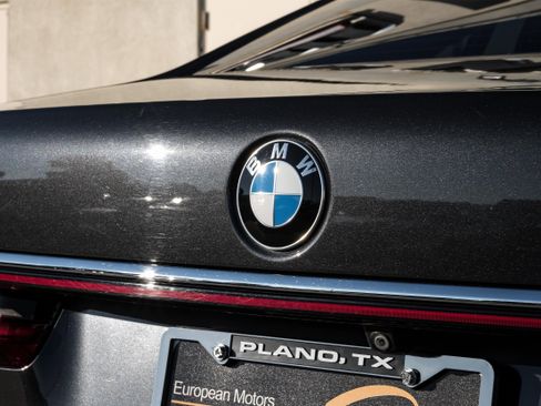 Used 2021 BMW 750i xDrive image 60