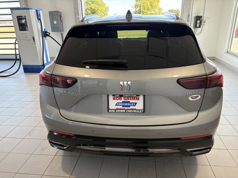 Used 2025 Buick Envision Sport Touring image 4