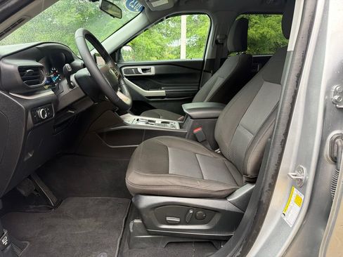 Used 2023 Ford Explorer XLT AWD/4WD image 21