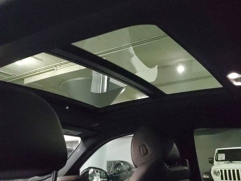 Used 2022 BMW X6 xDrive40i w/ M Sport Package image 16