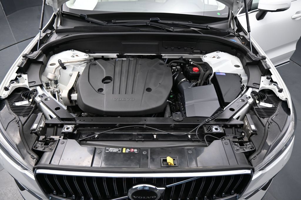 Used 2023 Volvo XC60 B5 Plus FWD image 30