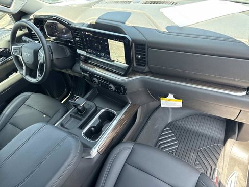 Used 2026 Chevrolet Silverado 1500 LT Trail Boss w/ LT Trail Boss Premium Package AWD/4WD image 31