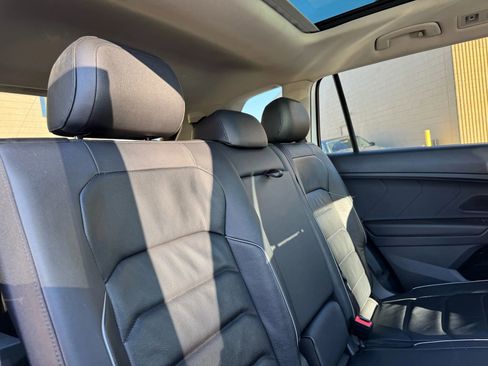 Used 2019 Volkswagen Tiguan SEL Premium w/ 3rd Row Seat Package image 33