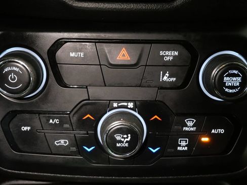 Used 2023 Jeep Renegade Altitude AWD/4WD image 19