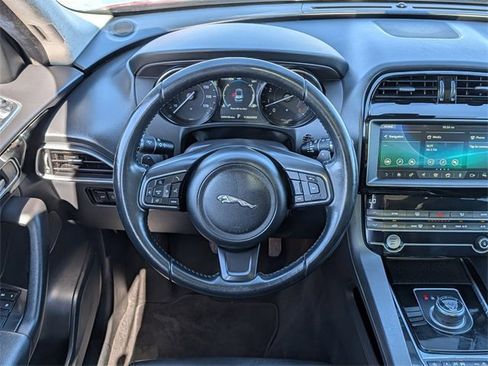 Used 2020 Jaguar F-PACE Premium image 22