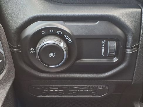 Used 2024 Jeep Wrangler Unlimited Sahara w/ Technology Group AWD/4WD image 19