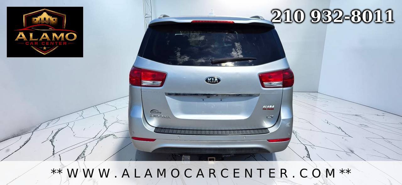 Used 2017 Kia Sedona LX w/ LX Essentials Premium Package FWD image 4