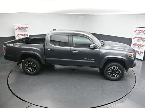 Used 2022 Toyota Tacoma TRD Sport AWD/4WD image 33