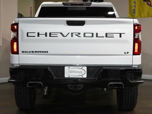 Used 2021 Chevrolet Silverado 1500 LT Trail Boss w/ Convenience Package II image 2