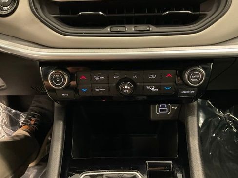 Used 2025 Jeep Compass Limited AWD/4WD image 20
