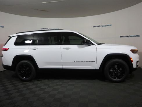 New 2025 Jeep Grand Cherokee L Altitude image 4
