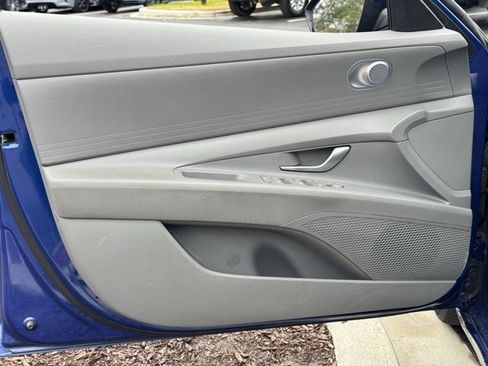 Used 2021 Hyundai Elantra SEL image 19