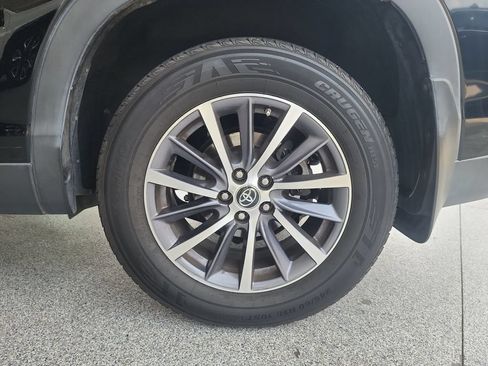 Used 2019 Toyota Highlander XLE AWD/4WD image 32