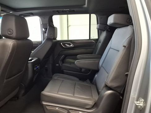 Used 2024 Chevrolet Suburban Z71 w/ Luxury Package AWD/4WD image 14