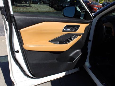 Used 2021 Nissan Rogue Platinum image 20