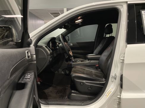 Used 2018 Jeep Grand Cherokee Laredo image 17