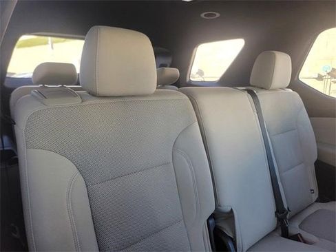 Certified 2023 Chevrolet Traverse LS image 18