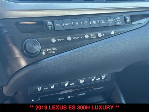 Used 2019 Lexus ES 300h w/ Accessory Package image 8