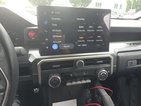Used 2025 Toyota Tacoma TRD Sport AWD/4WD image 18