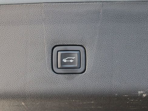 Used 2023 Chevrolet Traverse RS AWD/4WD image 59