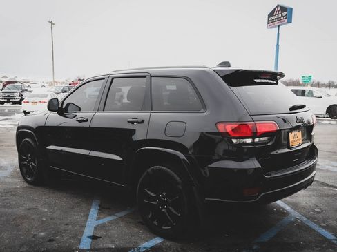 Used 2018 Jeep Grand Cherokee Altitude image 26