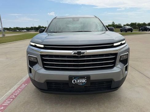 Used 2026 Chevrolet Traverse LT w/ Sun and Wheel Package FWD image 8