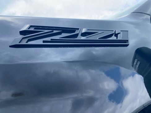 Used 2024 Chevrolet Silverado 2500 LT w/ Midnight Edition AWD/4WD image 19