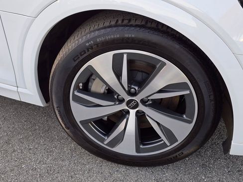 Used 2024 Audi Q8 e-tron Premium Plus image 16