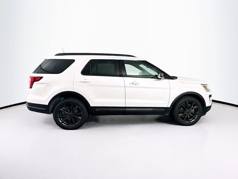 Used 2018 Ford Explorer XLT w/ Equipment Group 202A AWD/4WD image 10