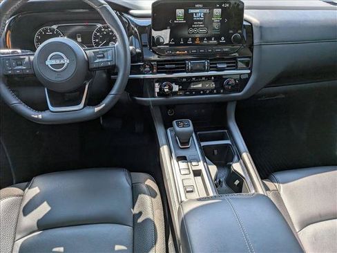 Used 2025 Nissan Pathfinder SL w/ SL Premium Package FWD image 16