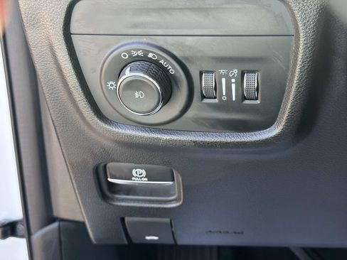 Used 2023 Jeep Grand Cherokee Limited w/ Luxury Tech Group II AWD/4WD image 13