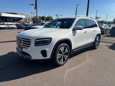 Used 2024 Mercedes-Benz GLB 250 image 3