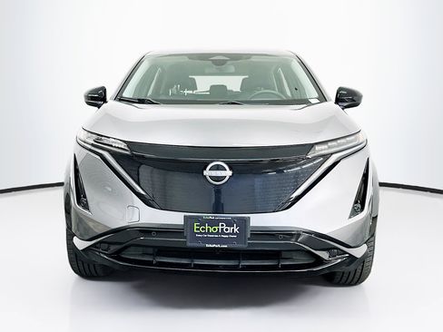 Used 2023 Nissan Ariya AWD image 2