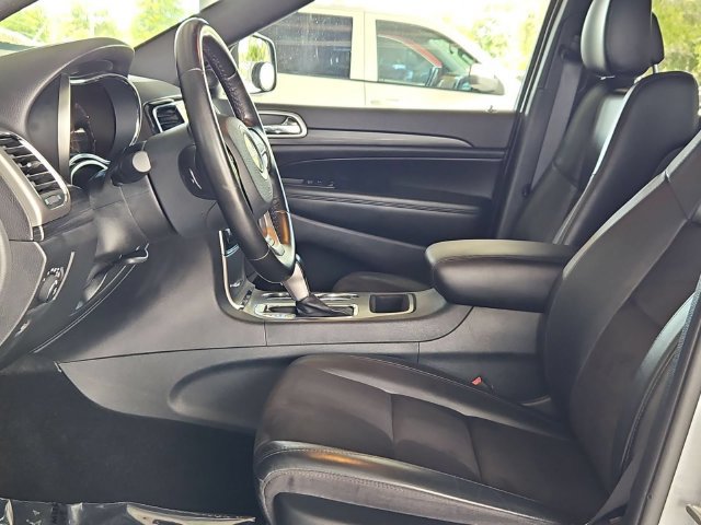 Used 2020 Jeep Grand Cherokee Laredo w/ Laredo X Package RWD image 22
