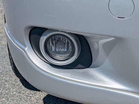 Used 2004 MAZDA MAZDA3 s w/ Moonroof & 6-CD Pkg image 11