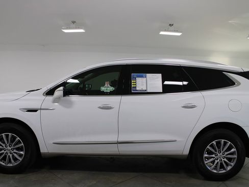 Used 2024 Buick Enclave Essence w/ Technology Package image 6