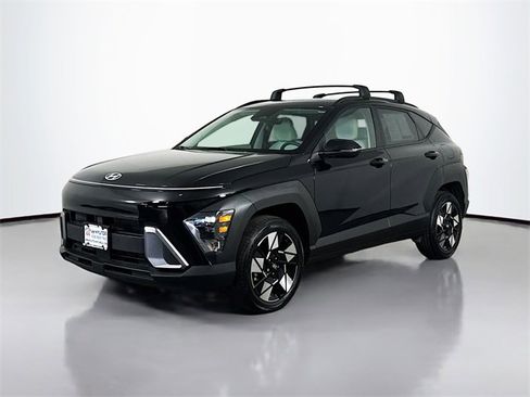 Used 2025 Hyundai Kona SEL image 2