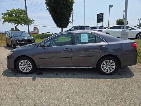 Used 2013 Toyota Camry LE FWD image 10
